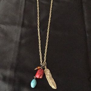 NWT FOREVER 21 Feather Necklace